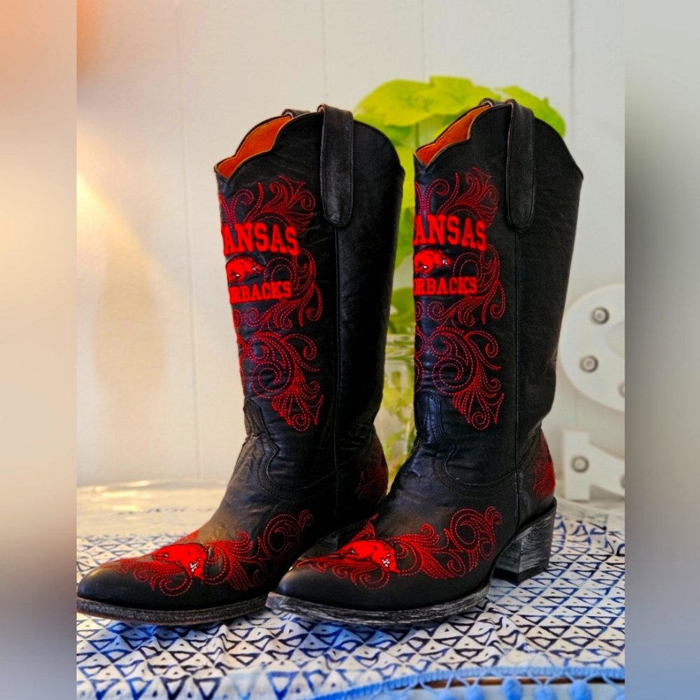 NEW Arkansas Razorbacks Board Room Style Boots